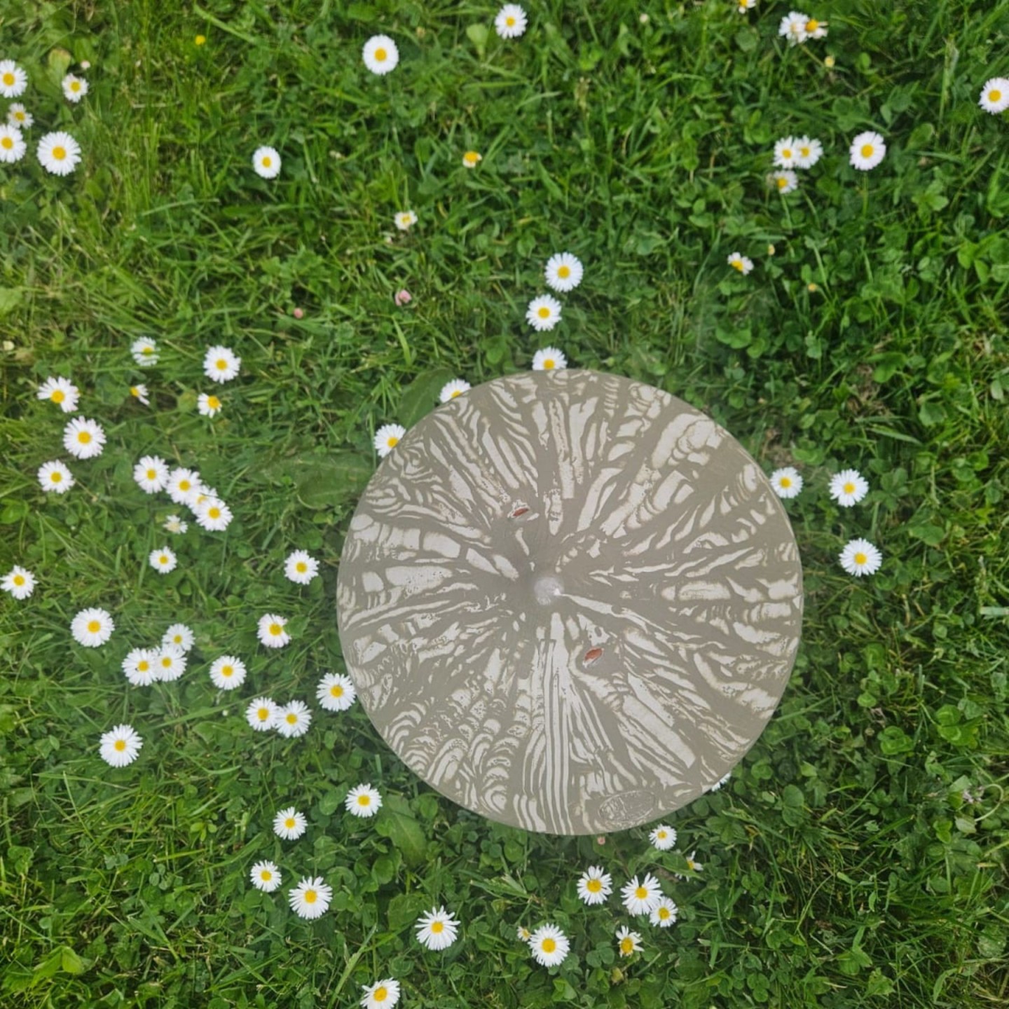 Mangeoire artisanale pour oiseaux en poterie