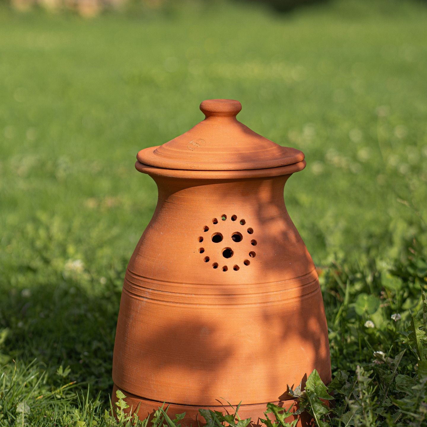 Composteur de Jardin en Poterie – Écologique, Élégant et Pratique pour Votre Potager