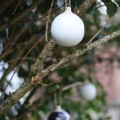Boule de Noël en céramique émaillée – Fait main en France