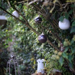 Coffret de 2 boules de Noël en céramique artisanales française – Atelier Lutton